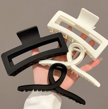 Load image into Gallery viewer, 4 قطع للنساء أسود & أبيض مربع & متقاطع شكل حجم كبير , خفيف الوزن بلاستيك مشبك شعر و قباضة , الموضة & متعدد الجوانب والاستعمالات , أسلوب الحد الأدنى اكسسوارت شعر , مناسب الى الحياة اليومية , الخارجتصميم تصفيفة الشعر , مباراة مع ملابس شعر