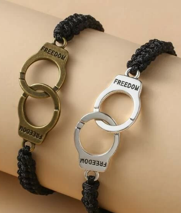 2pcs Handcuffs Decor String Couple Bracelet
