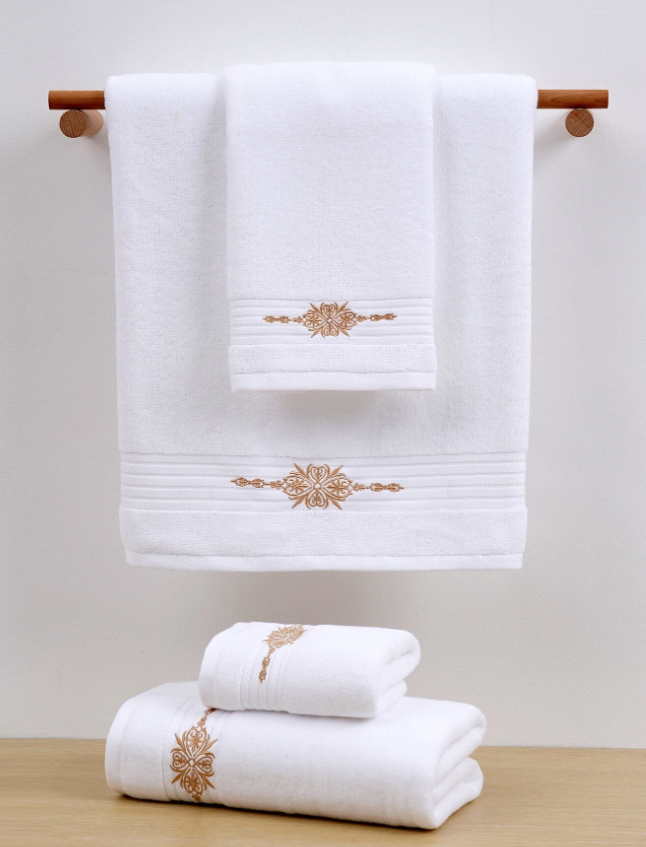 1pc Scroll Embroidered Towel