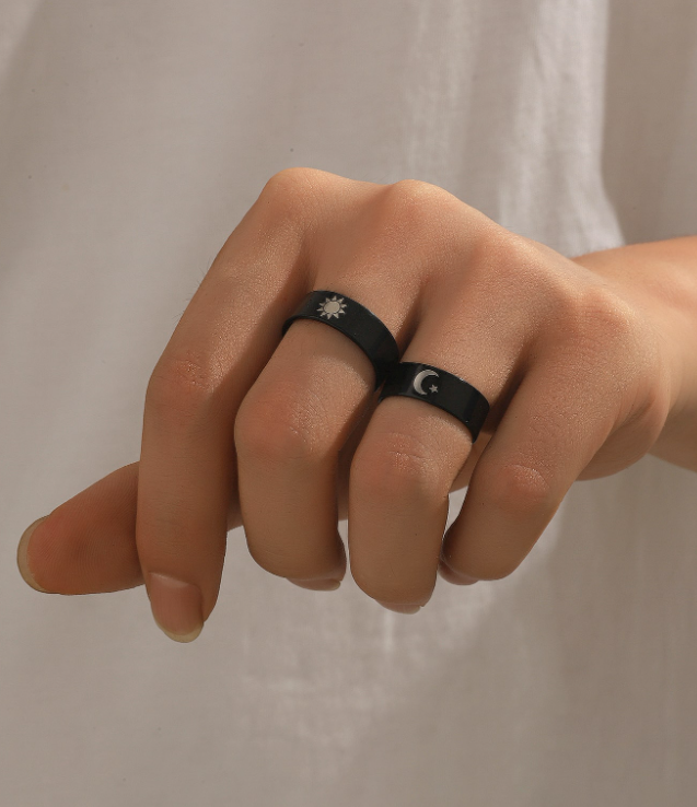 2قطع/طقم كلاسيك فولاذ غير قابل للصدأ شمس و قمر نجمة مباراة أسود حلقة الزوجين طقم للرجال والنساء مجوهرات لعيد الحب هدية ملابس يومية