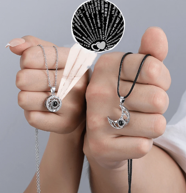 2 Pièces À La Mode Romantique 100 Langues Projection Soleil Et Lune Conception Aimant Pendentif Collier Ensemble, Cadeau De Saint Valentin Pour Petite Amie Ou Meilleur Ami En Festival