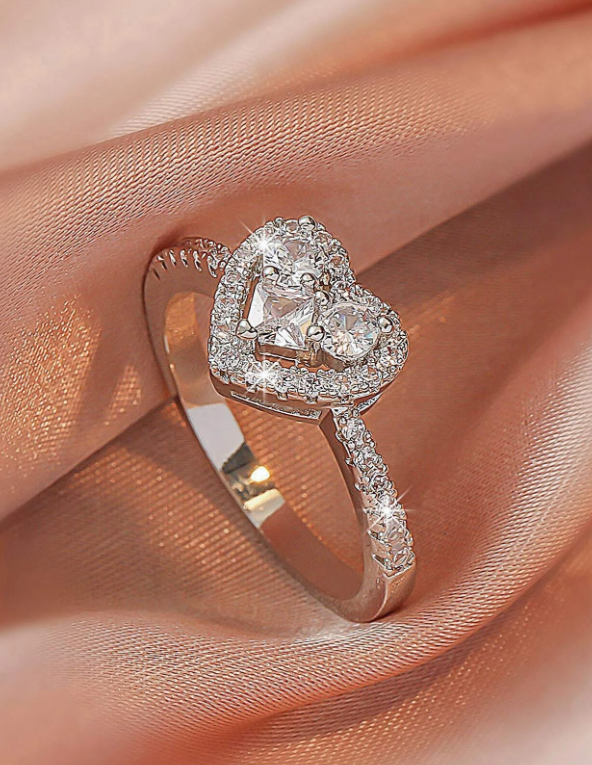 Anneau zircone cubique à détail cœur