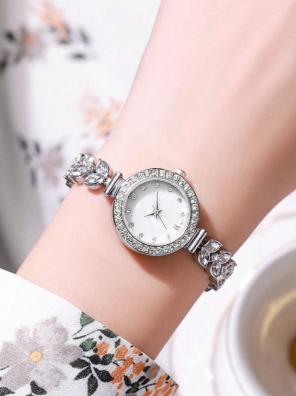 1pc Montre-bracelet Pour Femme Avec Chiffres Mixtes En Argent Et Batterie Incluse