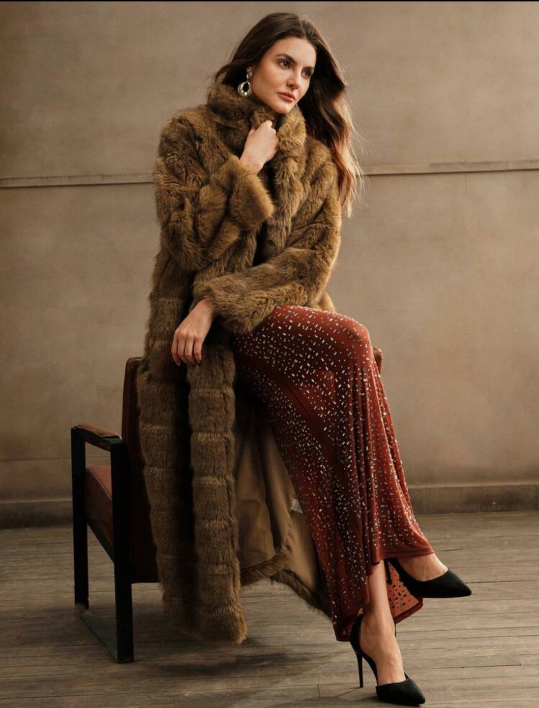 Anewsta معطف متوسط الطول نسائي جديد عصري ، ذات تصميم خارجي أنيق بياقة فيروزية مخملية