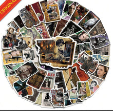 Load image into Gallery viewer, 50 ملصقًا من فينيل بأسلوب عتيق وغير منتظم مقاوم للماء مرخص رسميًا بشخصيات هوجوورث لهاري بوتر هدية للكمبيوتر المحمول زجاجة المياه الكرتونية بأغطية علوية محمية سيارة وقبعة قاسية
