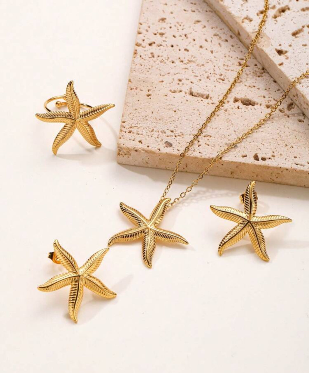 3قطعات مجموعة من الأقراط والخاتم والقلادة بتصميم نجمة البحر مطلية بالذهب عيار 18 قيراط من الفولاذ المقاوم للصدأ، مقاومة للماء، مناسبة للاستخدام اليومي، هدية