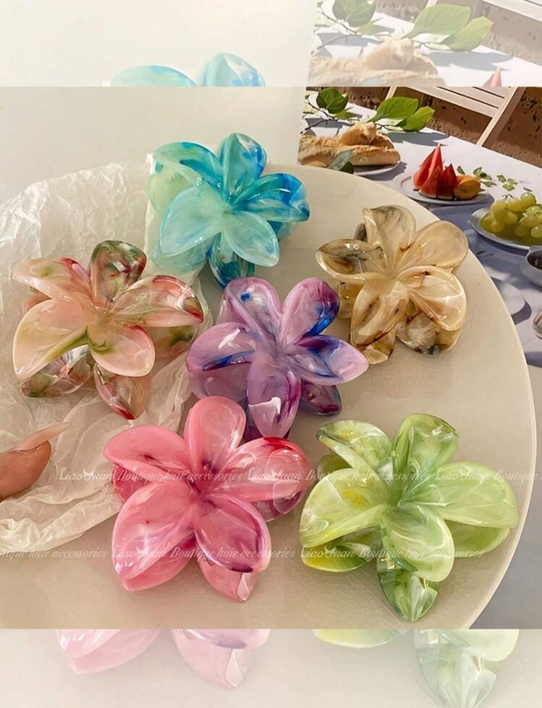 6 قطعة / طقم من مشابك الشعر المزهرة ذات اللون المتدرج للنساء، بتصميم أنيق وبسيط وأنيق. هذه المشابك اللطيفة ذات اللون الصلب كبيرة بقياس 8 سم / 3.15 بوصة وخفيفة الوزن، مصنوعة من البلاستيك. انها مثالية للاستخدام اليومي، سواء في الأيام العادية أو الحفلات أو ا