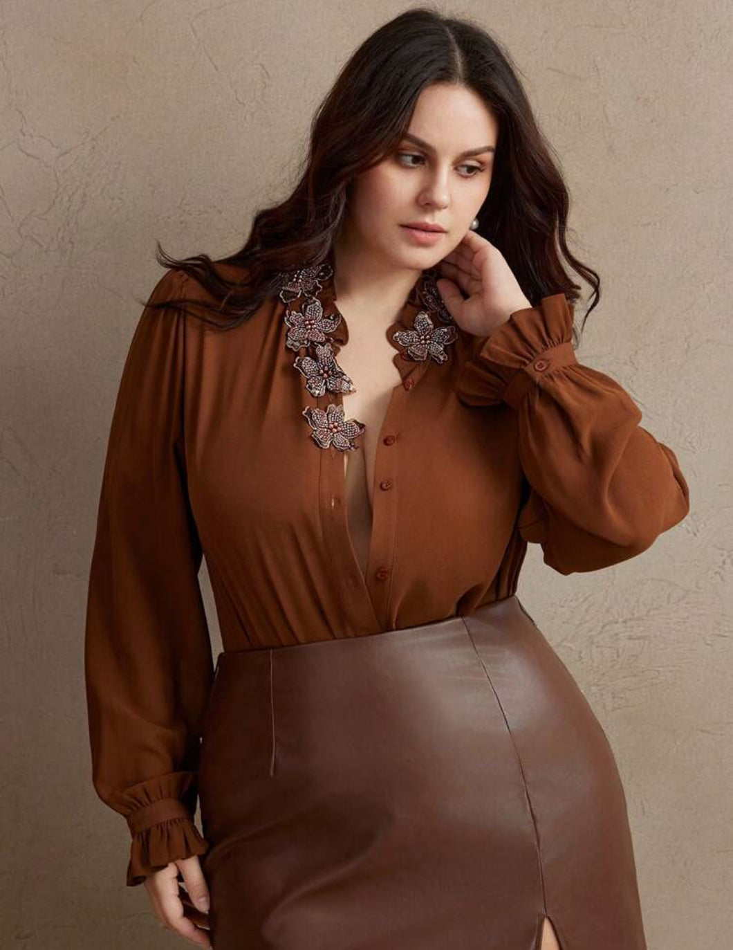 Anewsta بلوزة مزينة بالتطريز الزهري طويلة الكم بأكمام فانوس، مناسبة لعيد الحب، رحلات الصيف، السنة الجديدة، بمقاسات كبيرة أنيقة