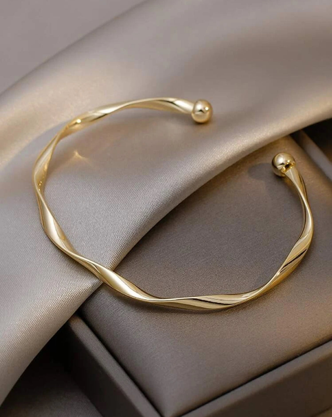 Andkiss سوار مفتوح بتصميم مطوي