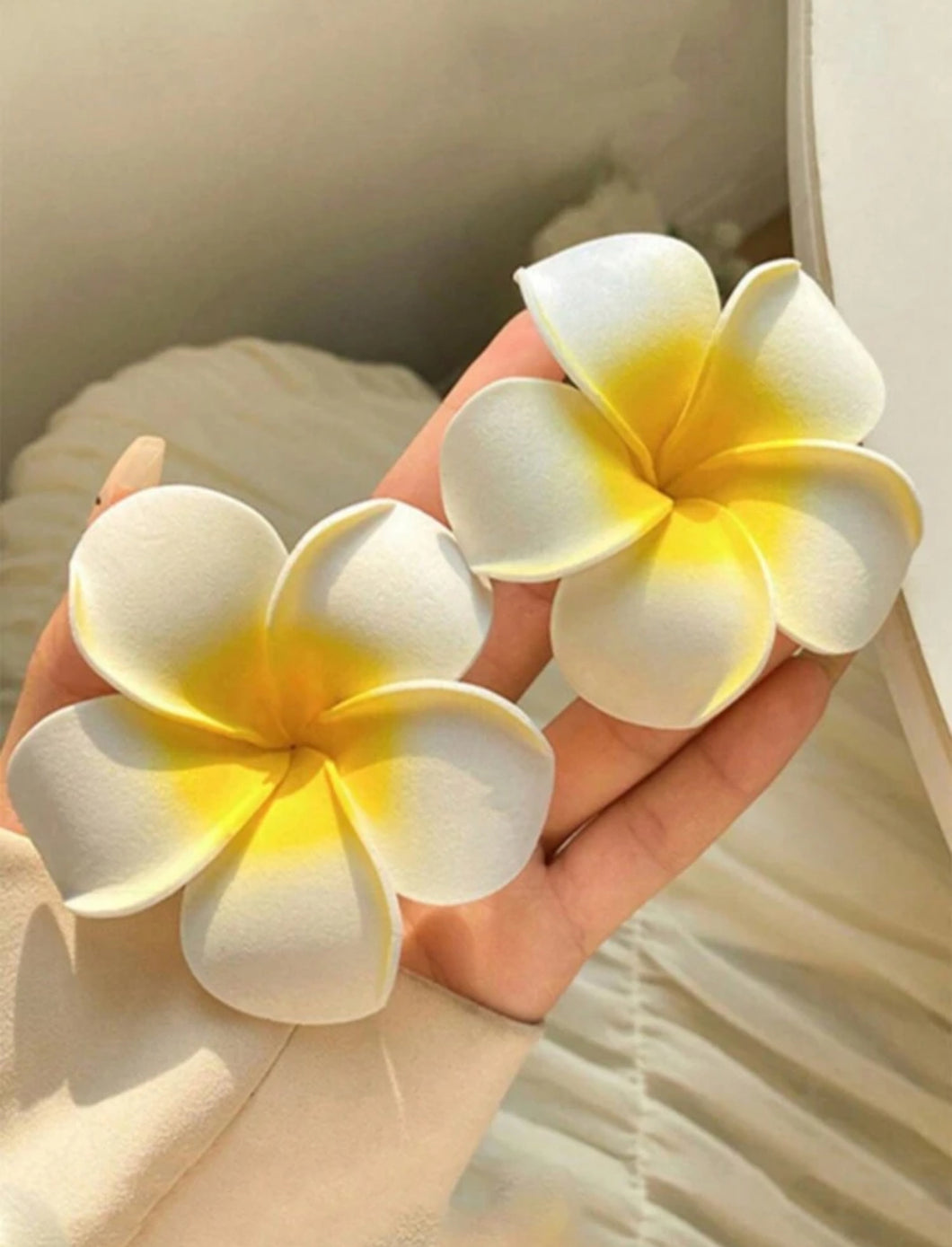 2 قطعة مشابك شعر بشكل زهرة الفرنجيباني الأنيقة لموسم الربيع والصيف، للشعر اليومي وعطلات الشاطئ وعيد الحب