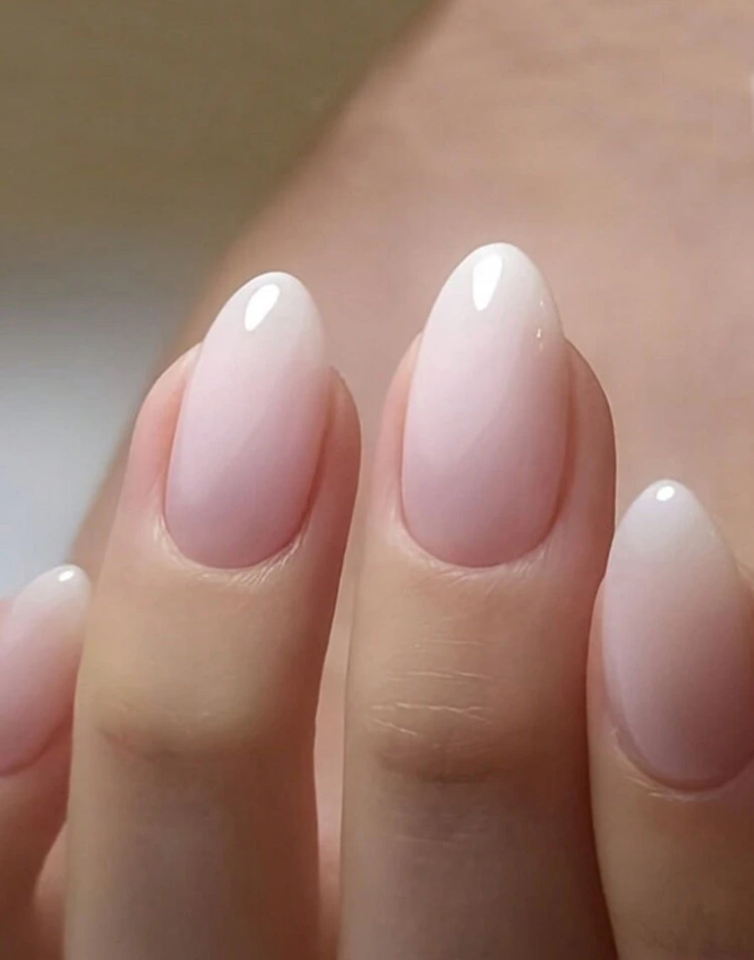 24 قطعة أظافر مزيفة قصيرة ذات لمعة بشكل اللوز، أظافر بتأثير التغيير اللوني الأومبرية الزهرية، أظافر مزيفة كاملة التغطية للنساء والفتيات، متعددة الألوان حسب الاختيار