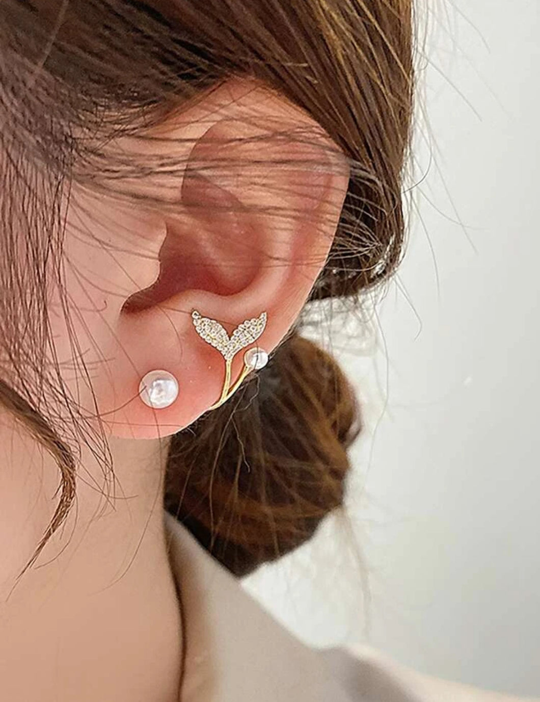 Andkiss جاكيت أقراط زينة ذيل السمك الراينستون واللؤلؤ الاصطناعي