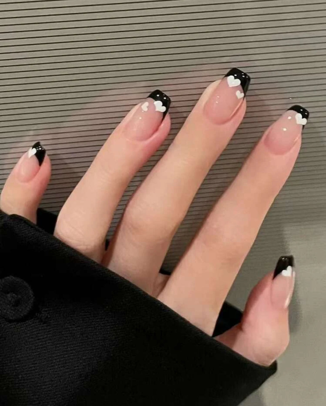 24 قطعة أظافر باليرينا قصيرة بتصميم فرنسي وقلب أسود، أظافر أكريليكية مزيفة، مجموعة لتزيين الأظافر، طويلة الأمد، غير ملتصقة للأظافر، تحتوي على ورقة لاصقة وأداة ملف صغيرة، مناسبة للاستخدام اليومي اضافر صناعيه اظافر اصطناع