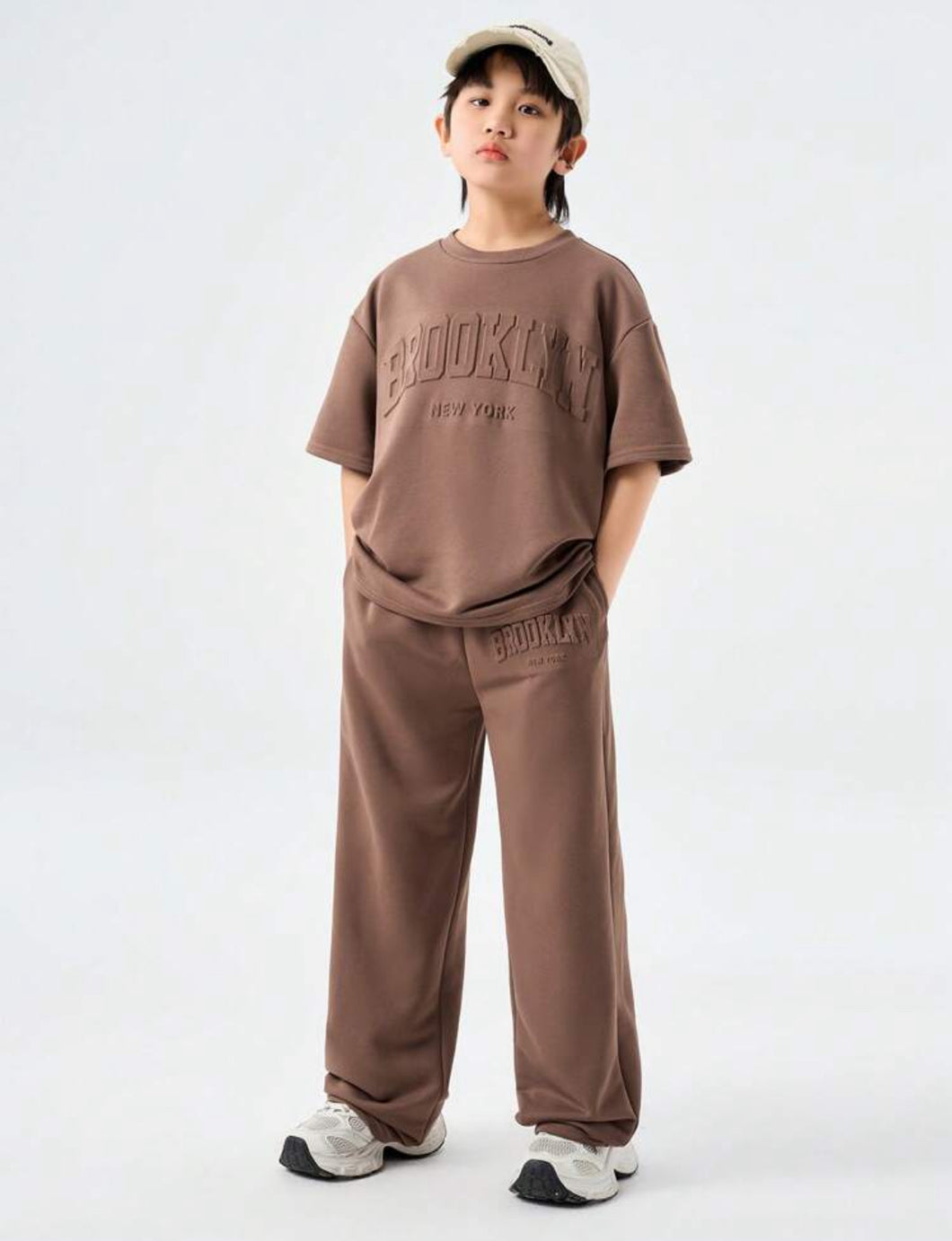 Coolane طقم بنطال وقميص صبياني للربيع والصيف 2 قطعة، قميص بياقة طاقم، أكمام قصيرة، وبنطال بخصر رباط، مقاس 8، ملابس صبي بني اللون