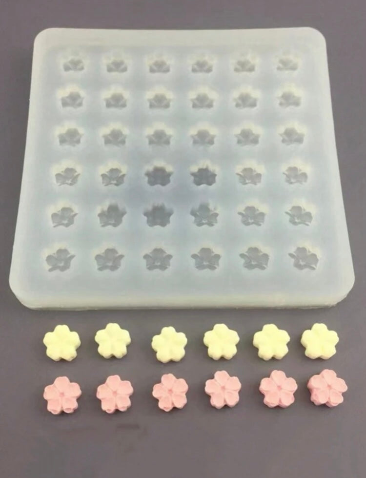 A 36-Hole Cherry Blossom Shaped Silicone Mold Fire-Printed Resin Mold Diy Simulated Cherry Blossom Chocolate Fondant Cake Decoration Silicone Mold