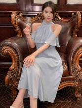 Load image into Gallery viewer, DAZY فستان ذو كتفين عاريتين بتفصيل الزُلَّة
