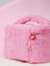 Load image into Gallery viewer, SHEIN X Care Bears حقيبة مستحضرات التجميل وردي قطيفي على شكل قلب تيدي دب مع مقابض
