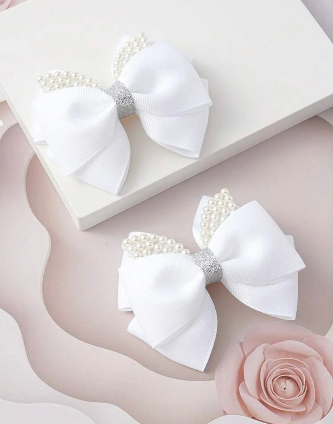 2 قطع للبنات الصغار مزخرف بلؤلؤ صطناعية وعقدة الفراشة الموضة مشابك شعر شكل تمساح الى شعر زخارف