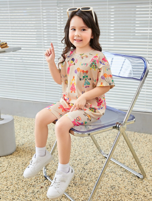 SHEIN Toddler Girls Cartoon & Letter Graphic Drop Shoulder Tee & Shorts